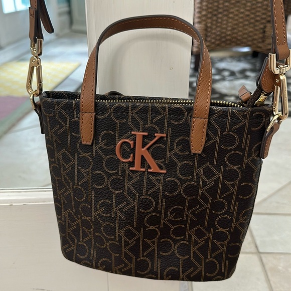 Calvin Klein purse - Picture 1 of 5